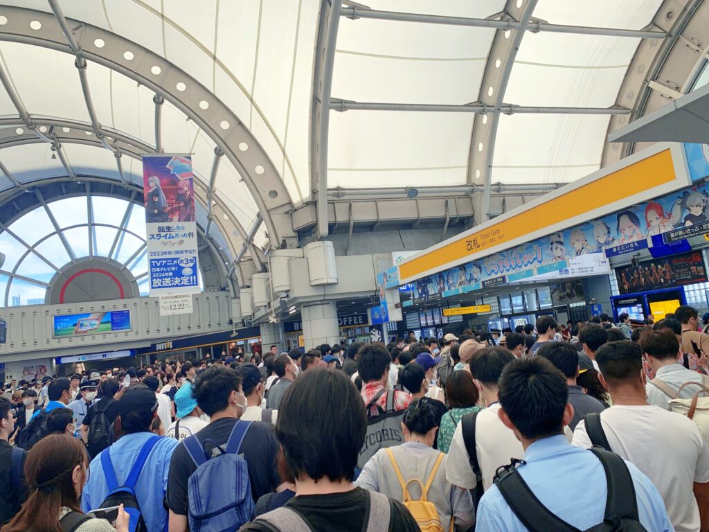 コミケ当日のりんかい線・国際展示場駅は人が多すぎる