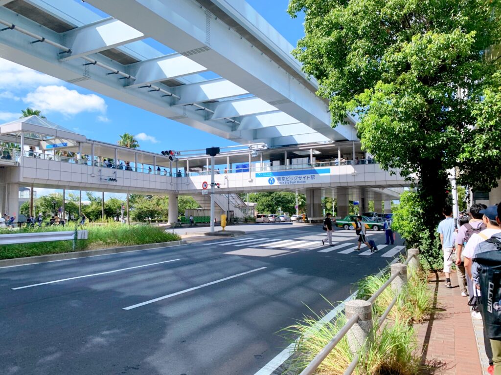 りんかい線・国際展示場駅を出てから西館と東館を選び、スタッフに誘導される