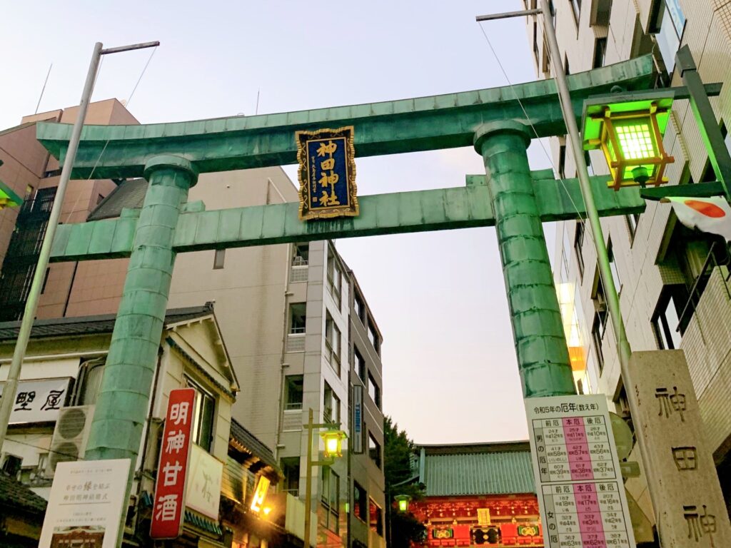 神田明神納涼祭りは鳥居に入るまでは混雑していない