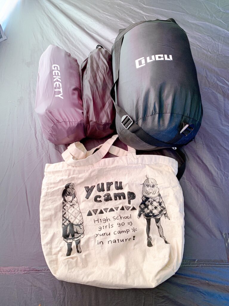 『ゆるキャン△』のコラボキャンプグッズ「トートバッグ」は、実際のキャンプや普段使いでもかわいい。